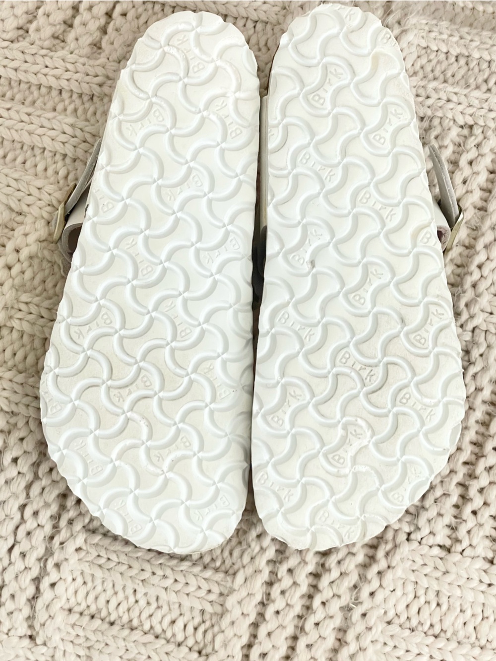 Birkenstock Gizeh Flowers White Sandals Size 39 Reg Width Boho Cottage - Picture 5 of 7
